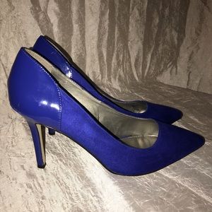 Royal blue suede/patent pump